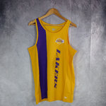 Camiseta sin mangas Los Ángeles Lakers wordmark. Amarilla.New Era