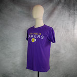 Camiseta Los Angeles Lakers. manga corta. Lebron James. Stadium Status. Morada. NBA Brand