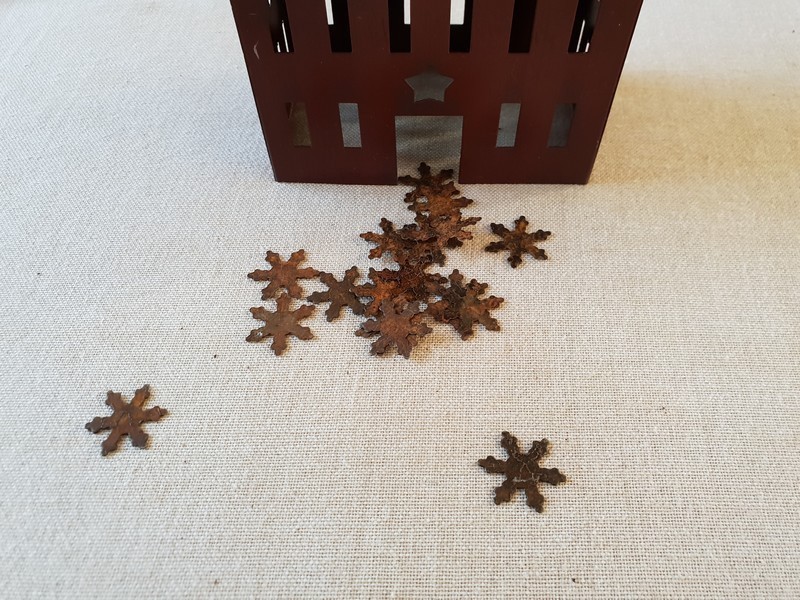 FDC - Miniature Rusty Tin Snowflakes 1,9 cm