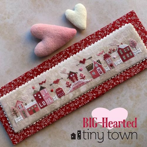 Heart in Hand - Big hearted tiny town