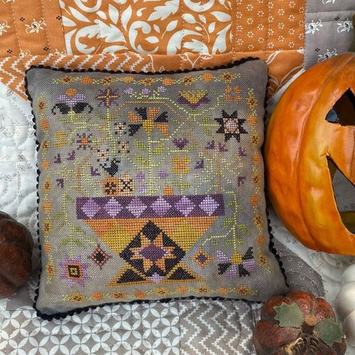 Pansy Patch Quilts and Stitchery - Betsy's Holiday baskets series , Betsy's Halloween basket 1/4