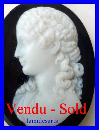 BROCHE OR 18 CARATS CAMEE AGATE CALCEDOINE 1880
