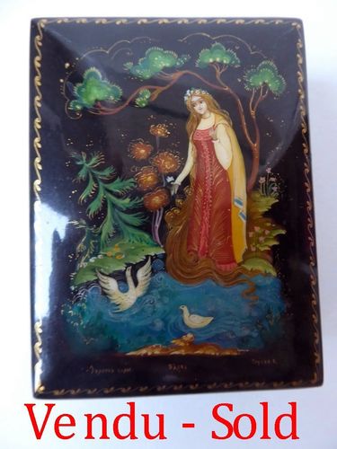 Hand Painted Palekh Russian Lacquer Box Princess