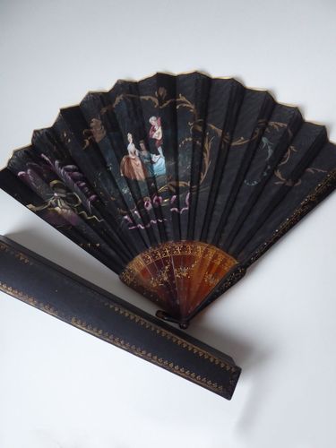 Antique tortoise shell French fan with a gouache 1880 - 1910 + ORIGINAL BOX
