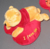 Peluche Winnie Disney Love Couché sur coeur 20 cm