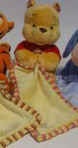 Peluche Disney Winnie L'ourson Stylisé avec doudou