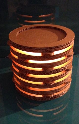 Lampe TOR à poser cylindrique en carton kraft à illuminer
