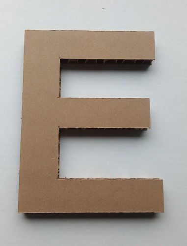 Lettre E en carton
