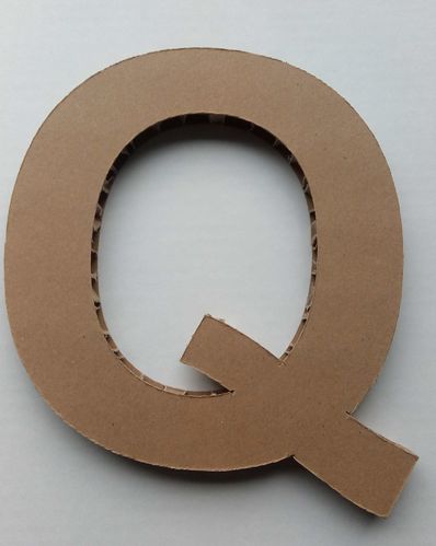 Lettre Q en carton