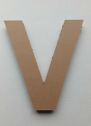 Lettre V en carton